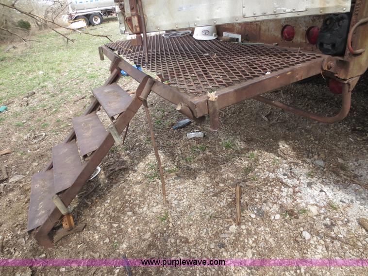 image for item F6625 1960 Brown XXXVRA36 35' storage trailer