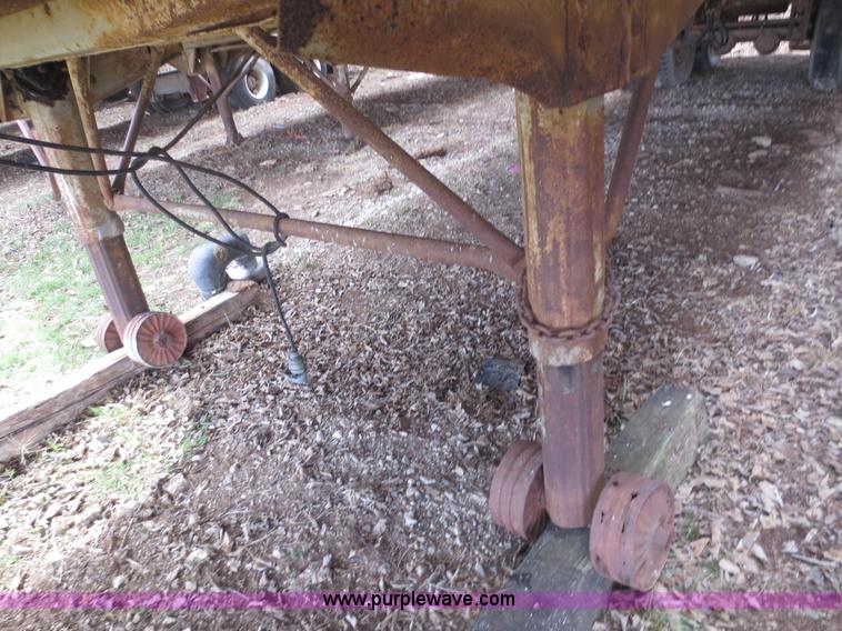 image for item F6626 1965 Highway 40' storage trailer