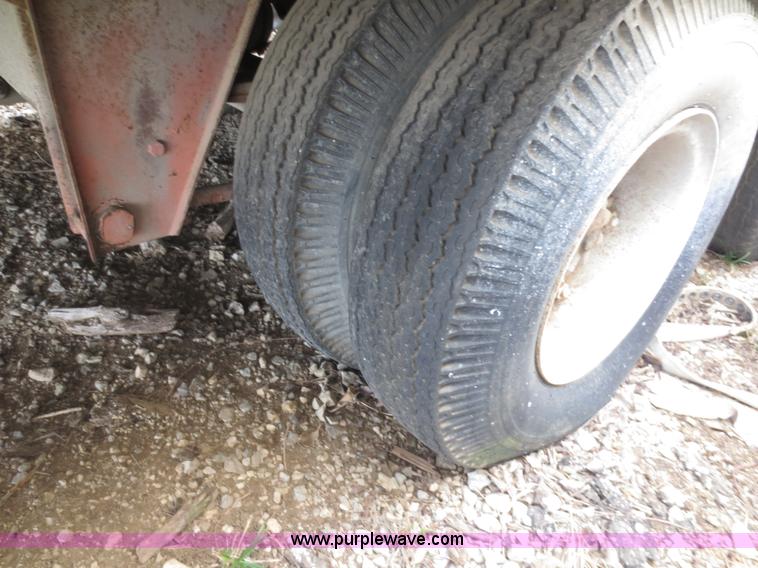 image for item F6628 1972 Fruehauf 40' storage trailer