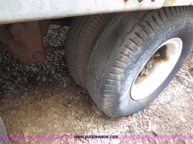 image for item F6628 1972 Fruehauf 40' storage trailer