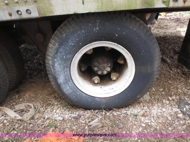 image for item F6628 1972 Fruehauf 40' storage trailer