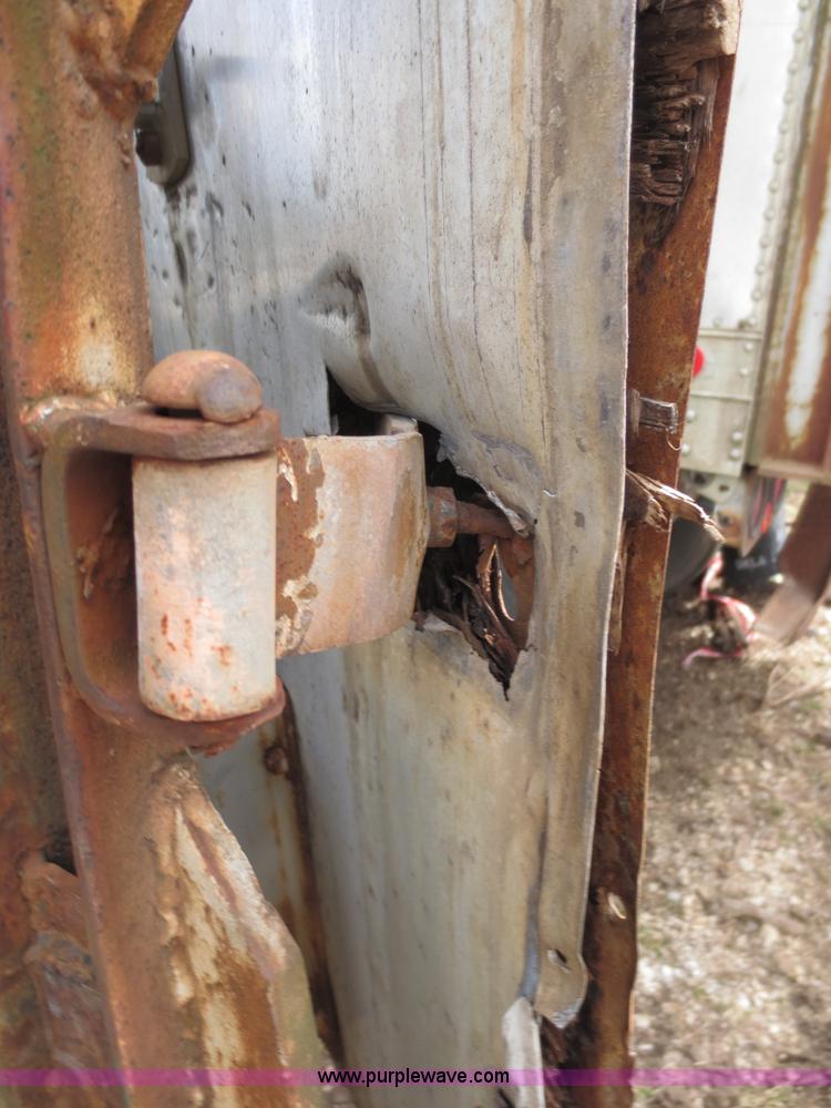 image for item F6628 1972 Fruehauf 40' storage trailer