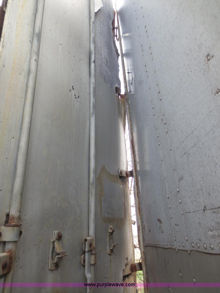 image for item F6628 1972 Fruehauf 40' storage trailer