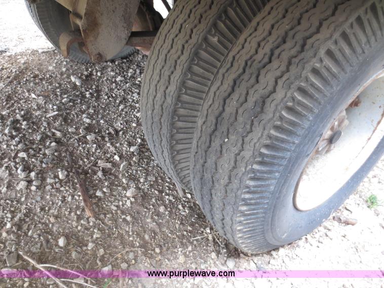 image for item F6628 1972 Fruehauf 40' storage trailer