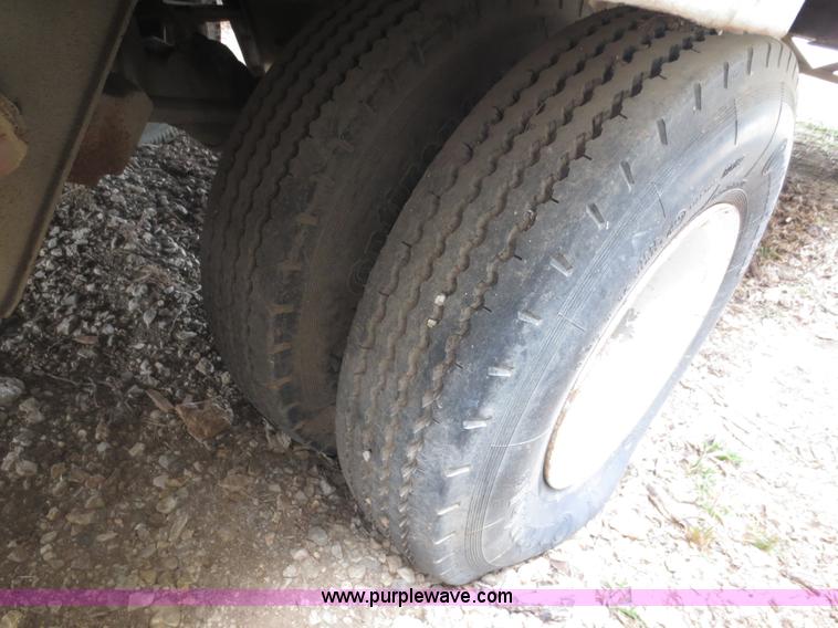 image for item F6628 1972 Fruehauf 40' storage trailer