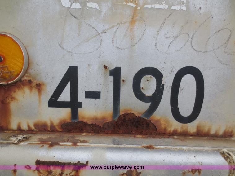 image for item F6628 1972 Fruehauf 40' storage trailer