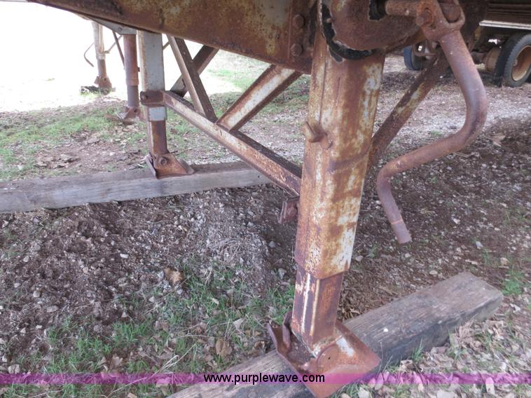 image for item F6629 1978 Fruehauf 43' storage trailer