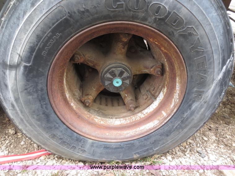 image for item F6629 1978 Fruehauf 43' storage trailer