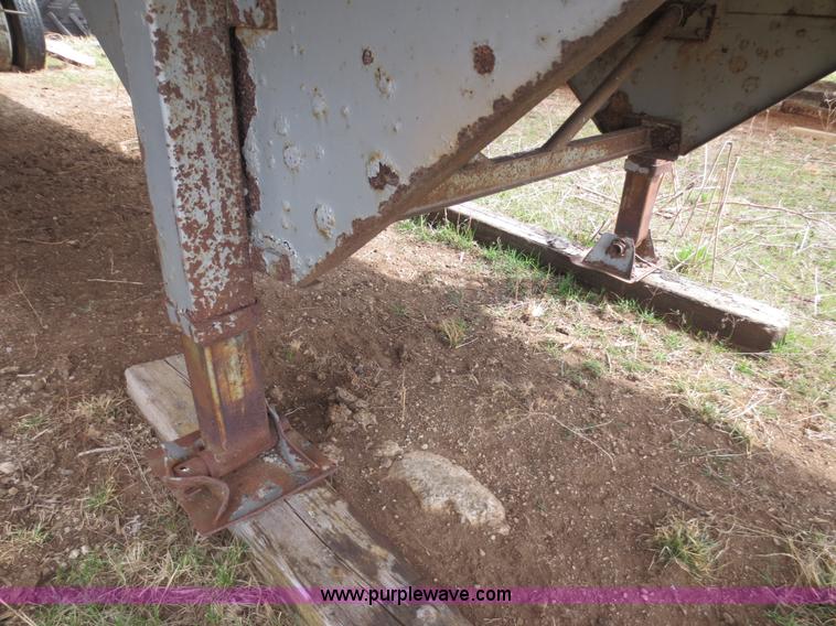 image for item F6636 1979 Trailmobile 44' storage trailer