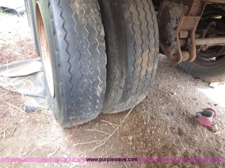 image for item F6636 1979 Trailmobile 44' storage trailer