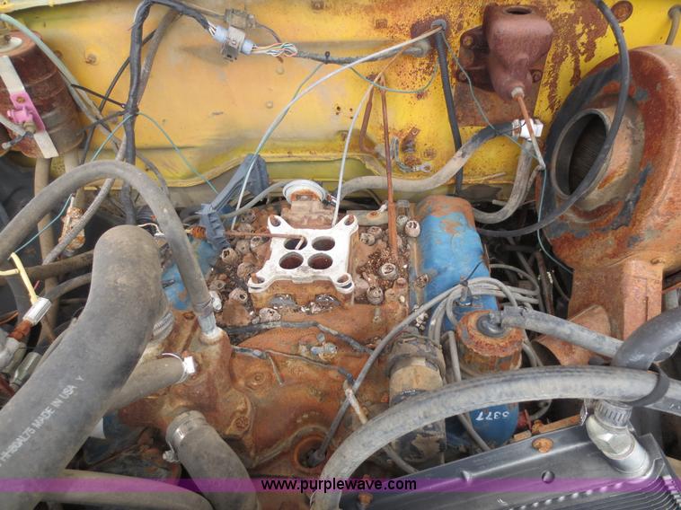 image for item F6637 1979 Ford F700 oil distribution truck