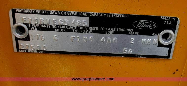 image for item F6637 1979 Ford F700 oil distribution truck