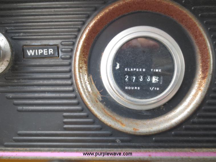 image for item F6637 1979 Ford F700 oil distribution truck