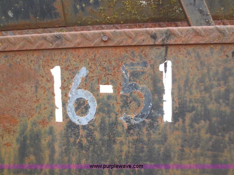 image for item F6639 1971 International 1910 oil distribution truck