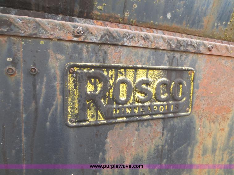 image for item F6639 1971 International 1910 oil distribution truck