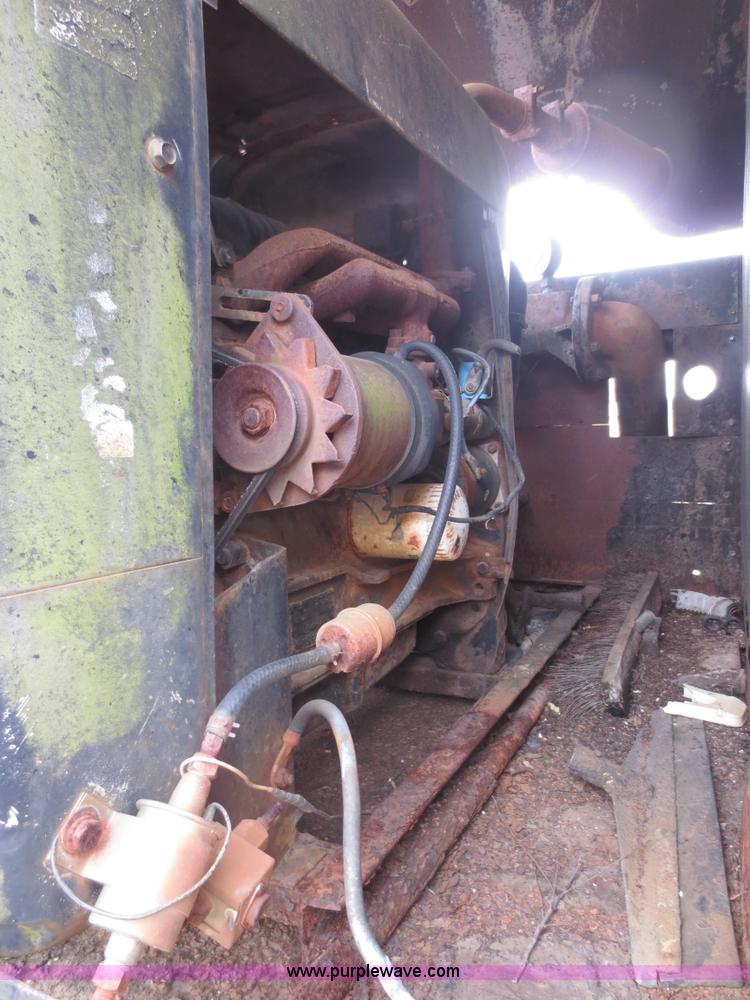 image for item F6639 1971 International 1910 oil distribution truck