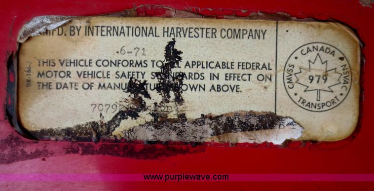 image for item F6639 1971 International 1910 oil distribution truck