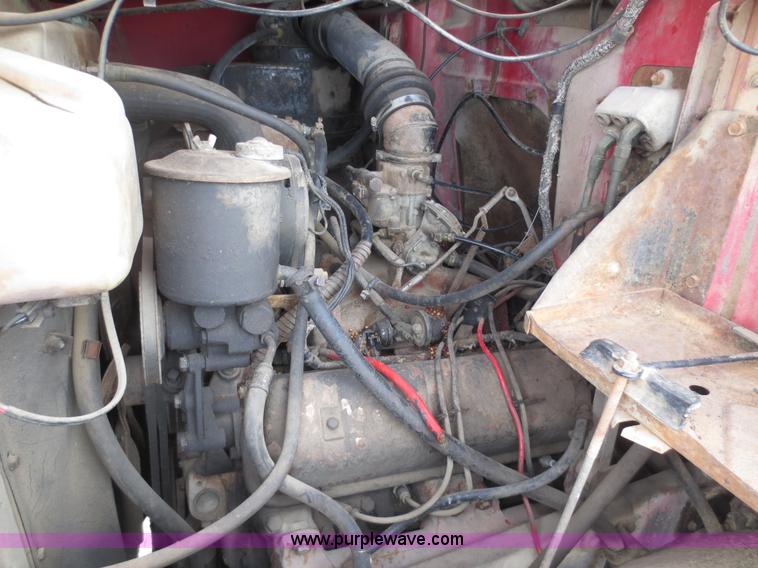 image for item F6639 1971 International 1910 oil distribution truck