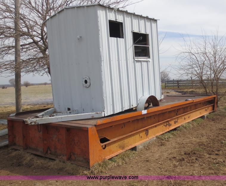 image for item F6640 Thurman platform scale