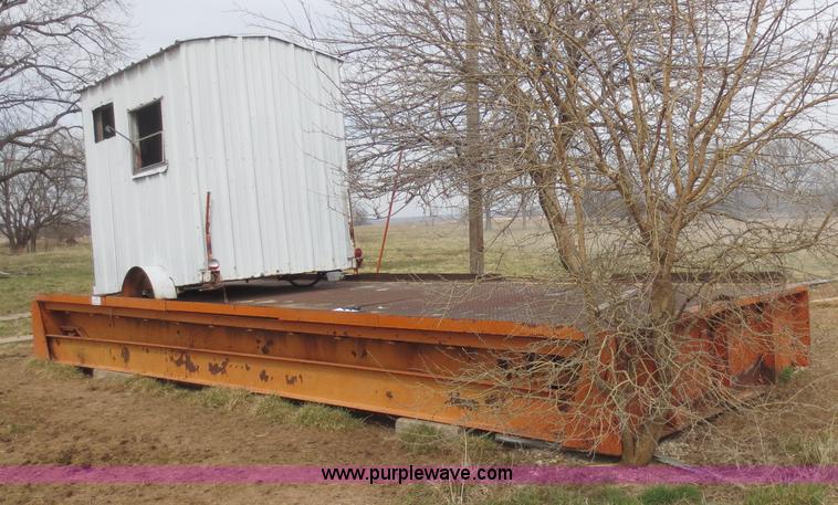 image for item F6640 Thurman platform scale