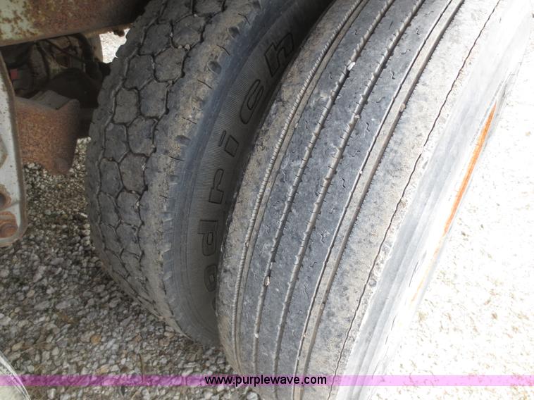 image for item F6641 1984 Lufkin 48' dry van trailer