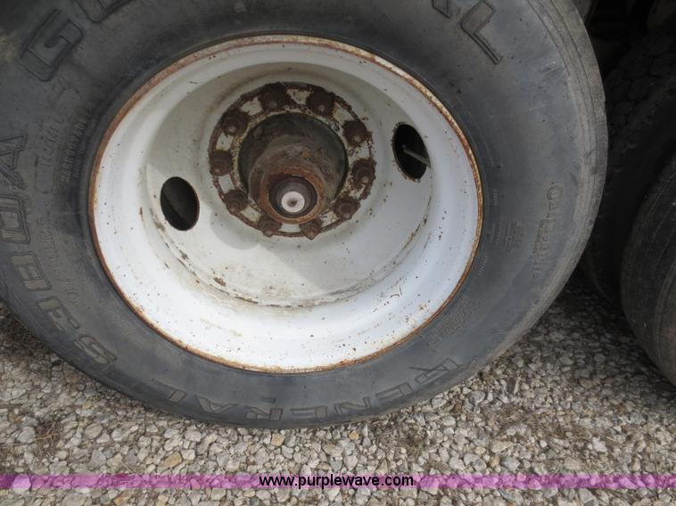 image for item F6641 1984 Lufkin 48' dry van trailer