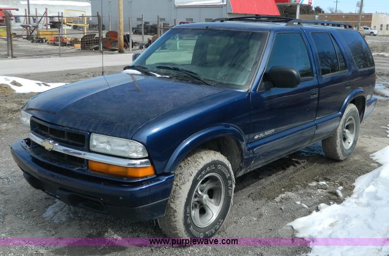 image for item G7781 2002 Chevrolet Blazer LS SUV