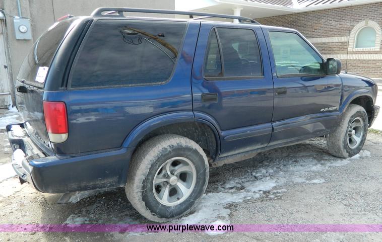 image for item G7781 2002 Chevrolet Blazer LS SUV