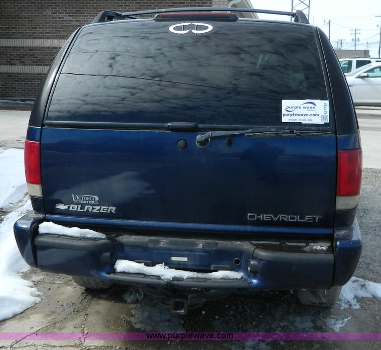 image for item G7781 2002 Chevrolet Blazer LS SUV