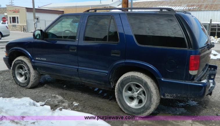 image for item G7781 2002 Chevrolet Blazer LS SUV