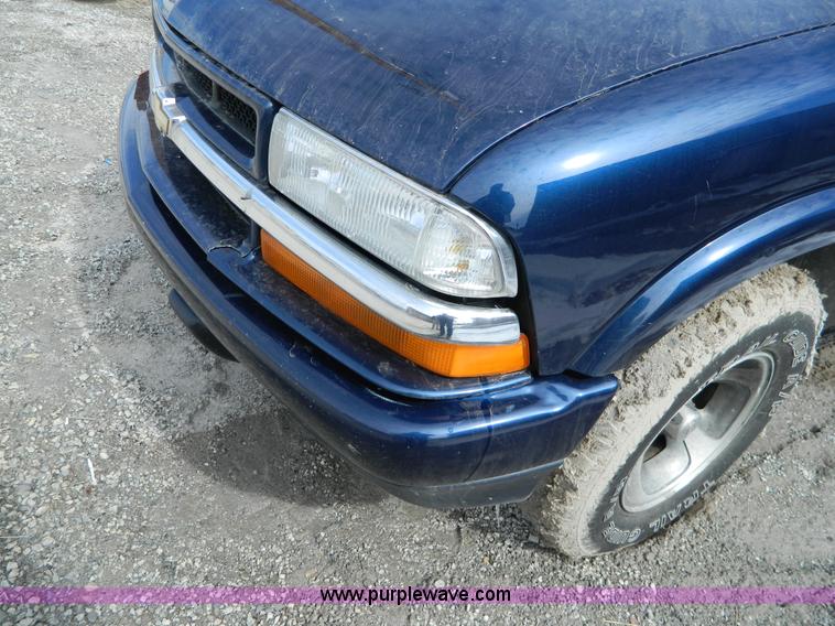 image for item G7781 2002 Chevrolet Blazer LS SUV