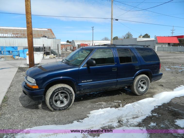 image for item G7781 2002 Chevrolet Blazer LS SUV