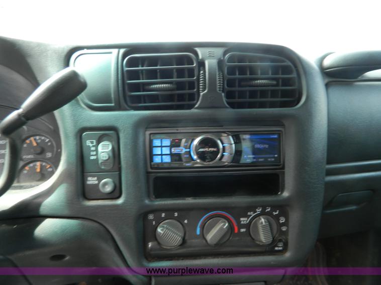 image for item G7781 2002 Chevrolet Blazer LS SUV