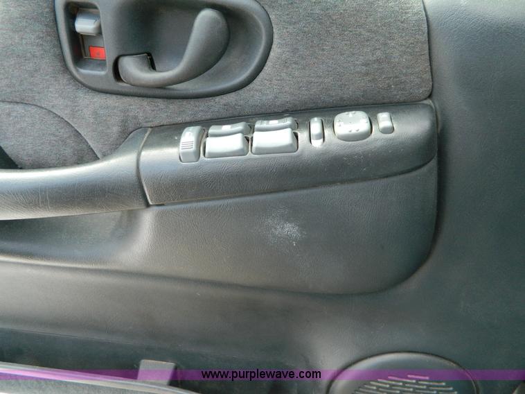 image for item G7781 2002 Chevrolet Blazer LS SUV