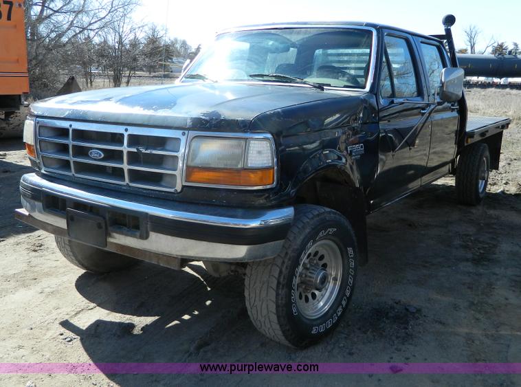 image for item G7786 1995 Ford F350 XL Crew Cab flatbed pickup truck