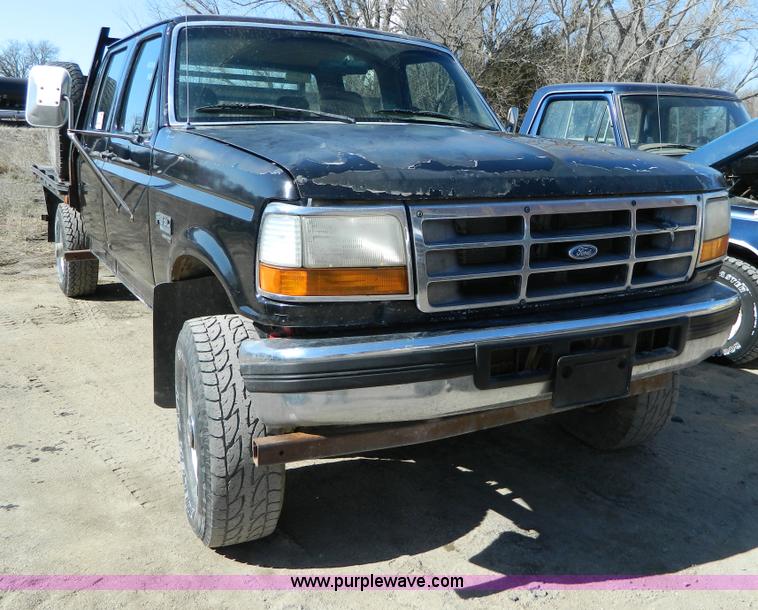 image for item G7786 1995 Ford F350 XL Crew Cab flatbed pickup truck
