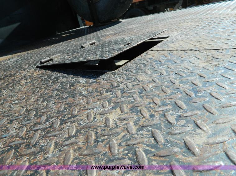 image for item G7786 1995 Ford F350 XL Crew Cab flatbed pickup truck