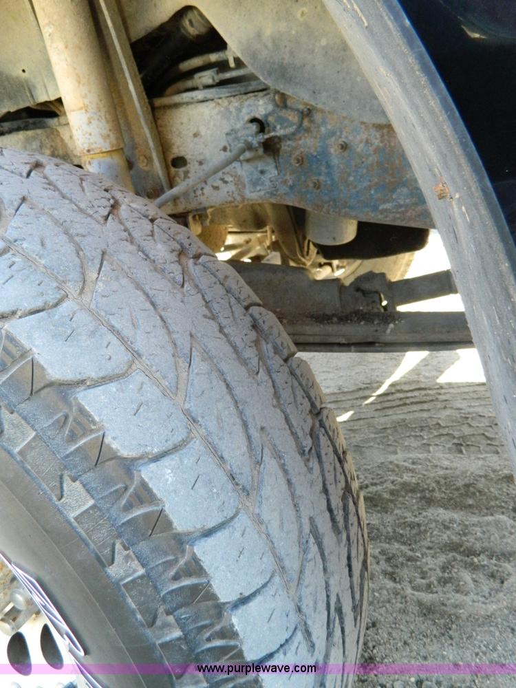 image for item G7786 1995 Ford F350 XL Crew Cab flatbed pickup truck