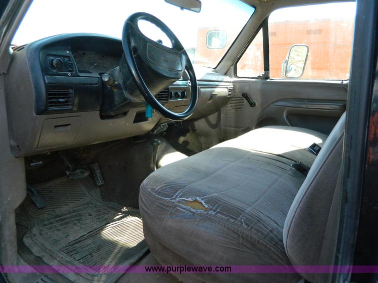 image for item G7786 1995 Ford F350 XL Crew Cab flatbed pickup truck