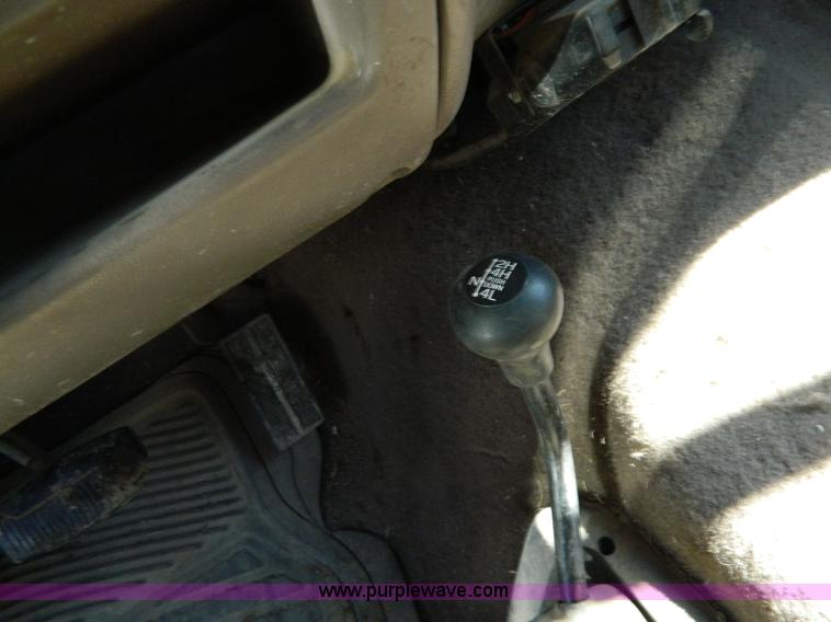 image for item G7786 1995 Ford F350 XL Crew Cab flatbed pickup truck