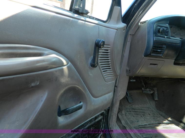 image for item G7786 1995 Ford F350 XL Crew Cab flatbed pickup truck