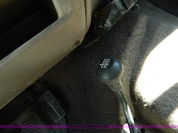 image for item G7786 1995 Ford F350 XL Crew Cab flatbed pickup truck