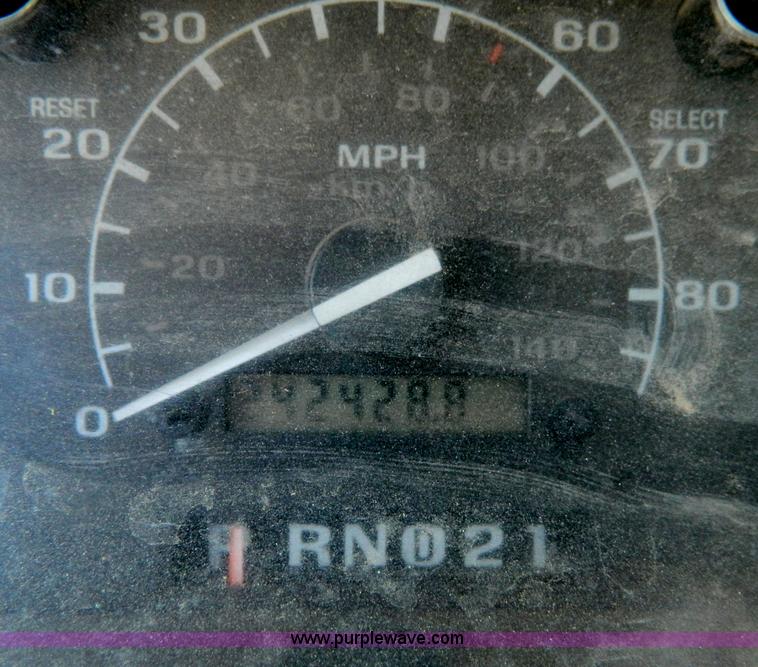 image for item G7786 1995 Ford F350 XL Crew Cab flatbed pickup truck