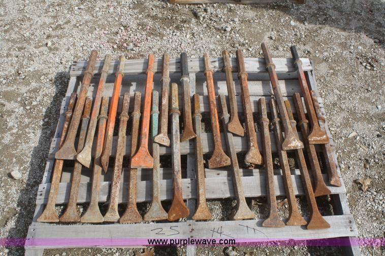 image for item V9570 (2) pallets of jack hammer chisel bits