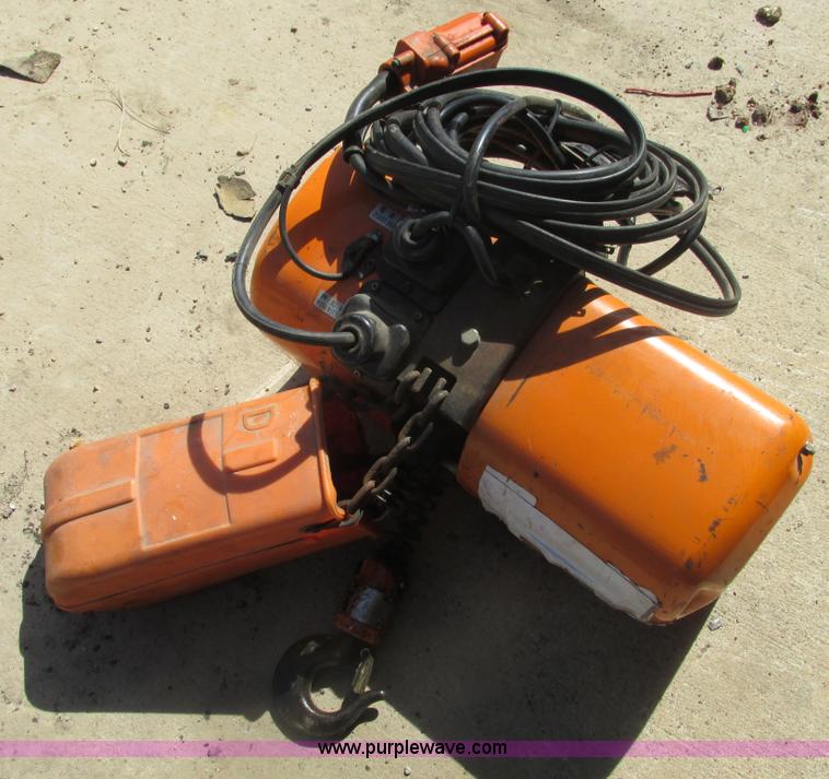image for item X9796 Electric chain hoist