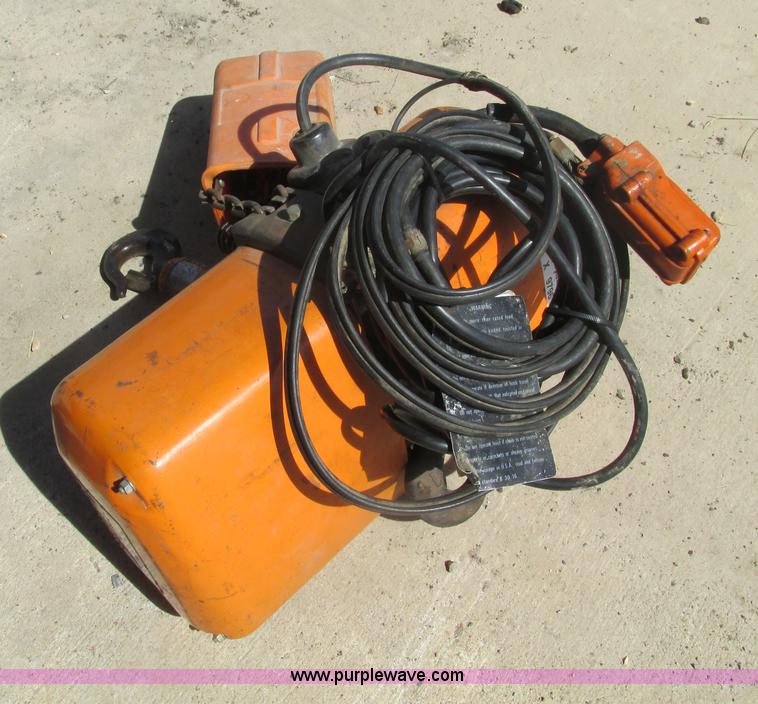 image for item X9796 Electric chain hoist