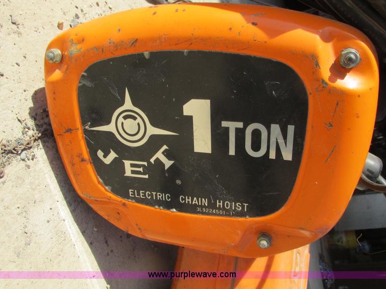 image for item X9796 Electric chain hoist