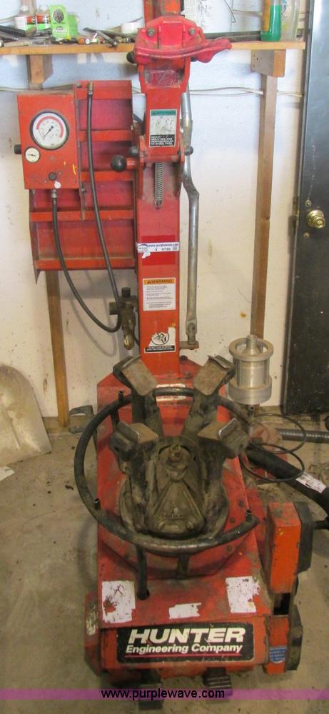 image for item X9798 Hunter TC325 tire machine