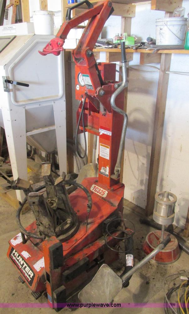 image for item X9798 Hunter TC325 tire machine