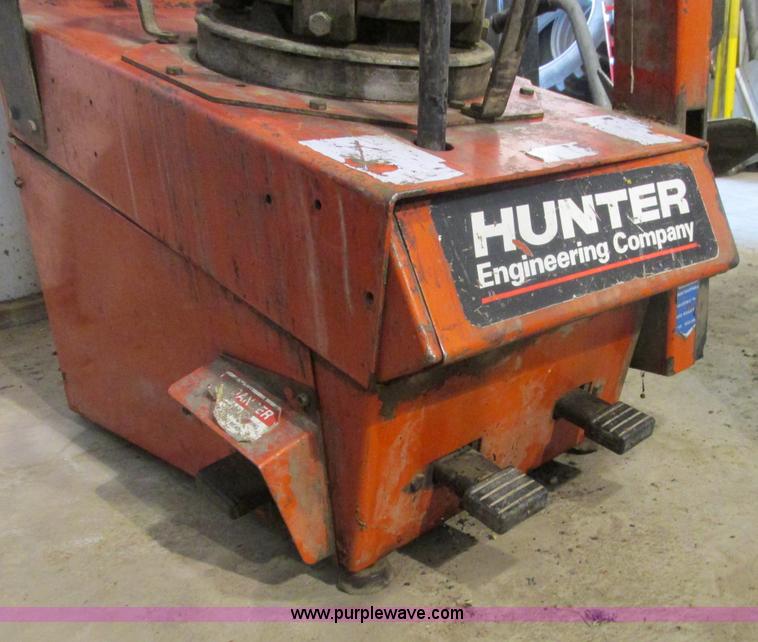 image for item X9798 Hunter TC325 tire machine